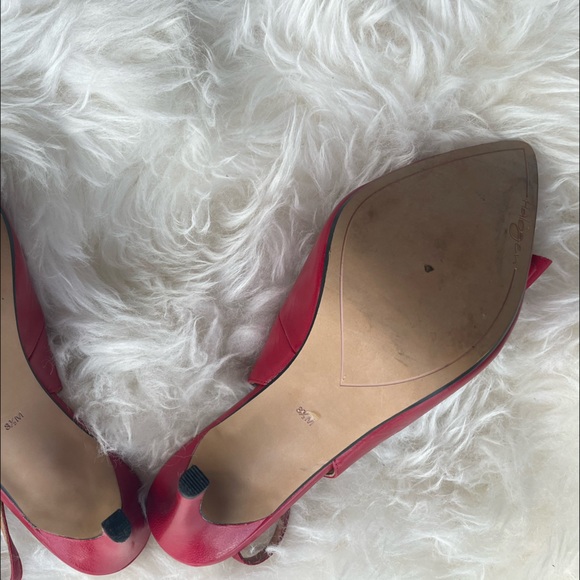 Pinup girl style sling back heels with bow toe. - Picture 8 of 9